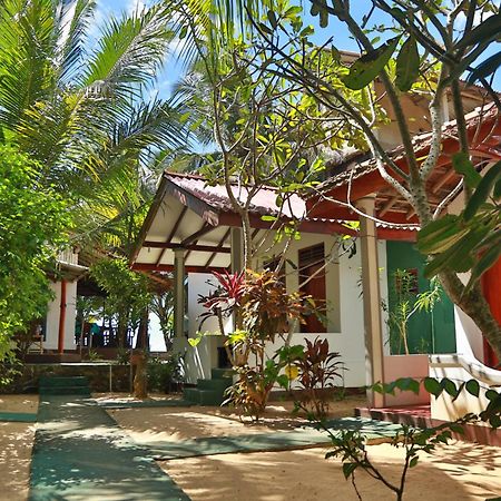 Panorama Rock Cafe Bed and Breakfast Tangalle Buitenkant foto