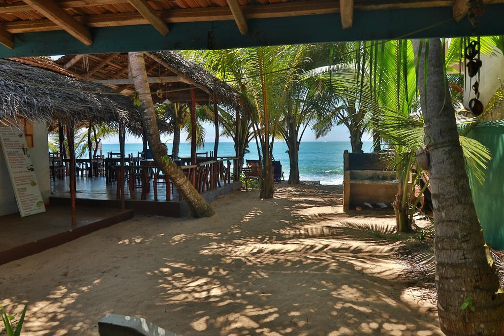 Panorama Rock Cafe Bed and Breakfast Tangalle Buitenkant foto