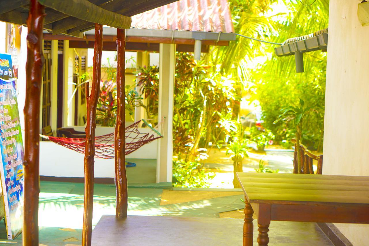 Panorama Rock Cafe Bed and Breakfast Tangalle Buitenkant foto