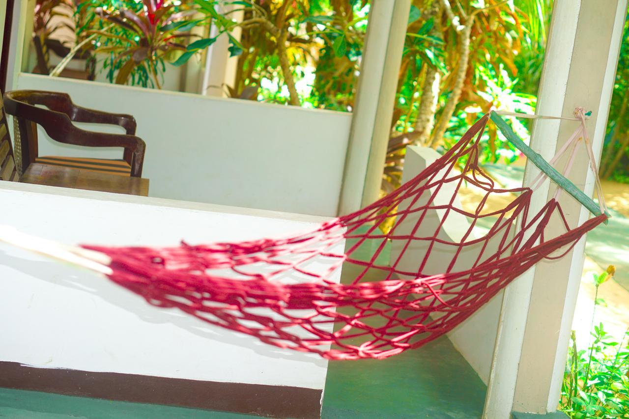 Panorama Rock Cafe Bed and Breakfast Tangalle Buitenkant foto