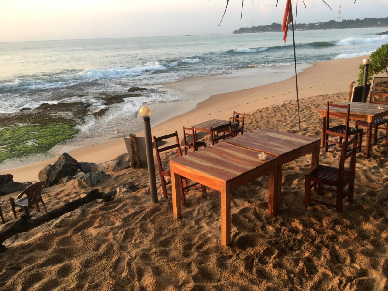 Panorama Rock Cafe Bed and Breakfast Tangalle Buitenkant foto